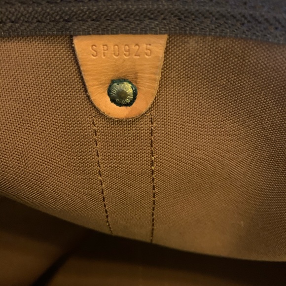 Authentic Louis Vuitton Keepall 45 - Picture 2 of 8